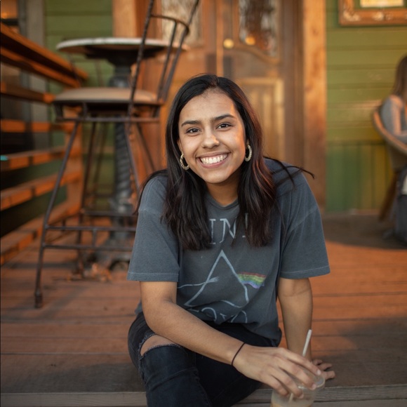 Meet your Posher, Val - Picture 3 of 3